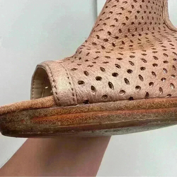 Nine West Leather stack Wooden Heel Peep Toe Sandal with Heel Strap and Buckle - Picture 11 of 16